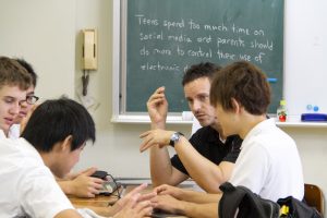 コロンビアインターナショナルスクール　学校説明会　高校課程　スキナー先生